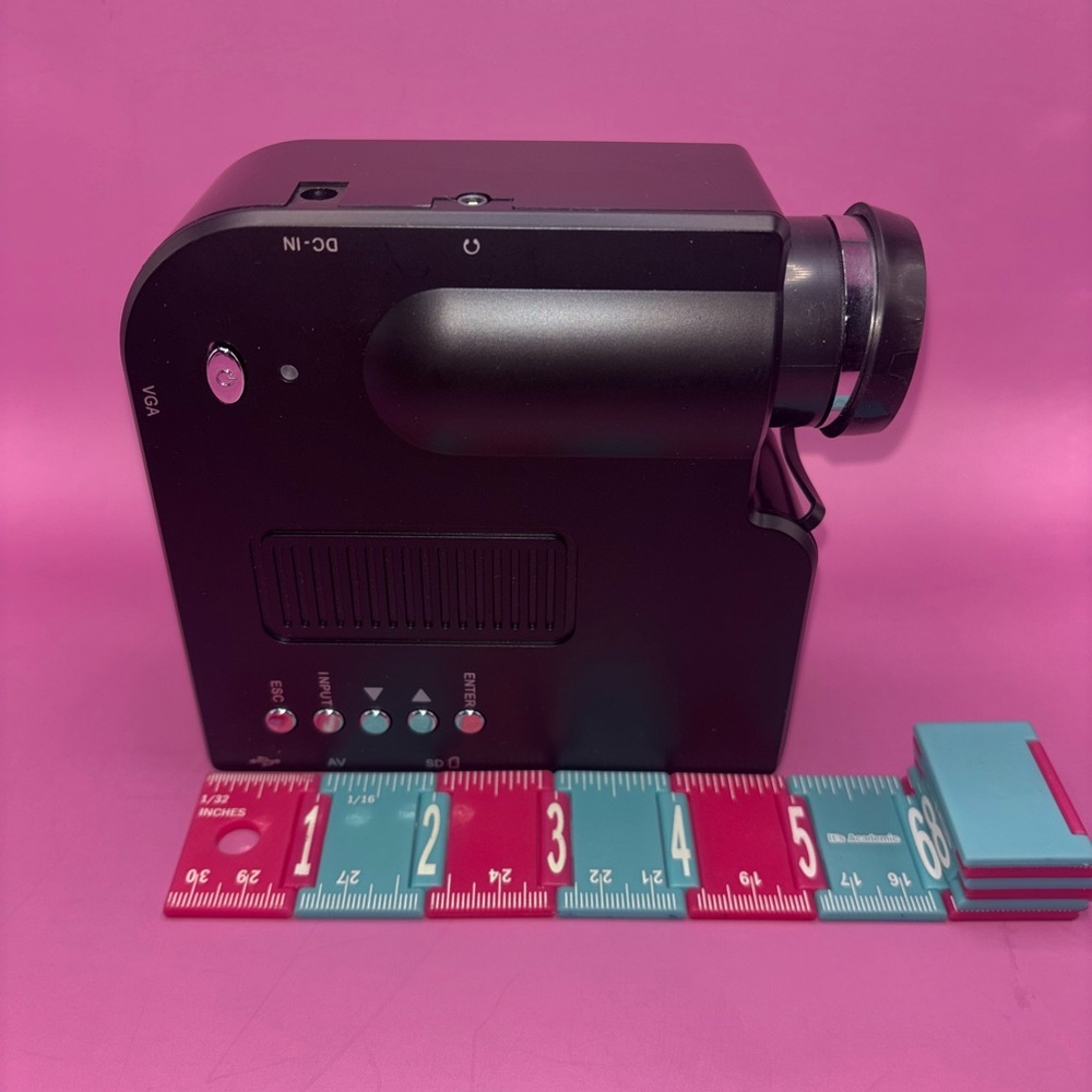 Mini LED Projector (Portable) - Picture 6 of 8